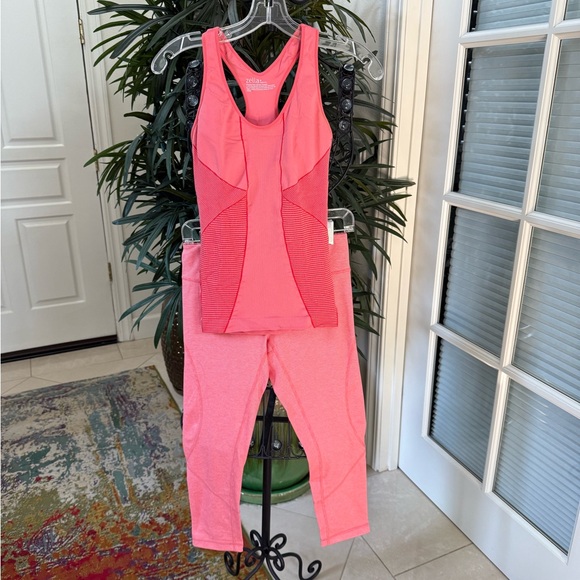 Zella Vibrant Coral Peachy-Pink Athletic/Workout Ensemble. - Picture 5 of 5